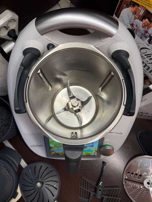 Thermomix TM6  и с Cutter в перфектно състояние