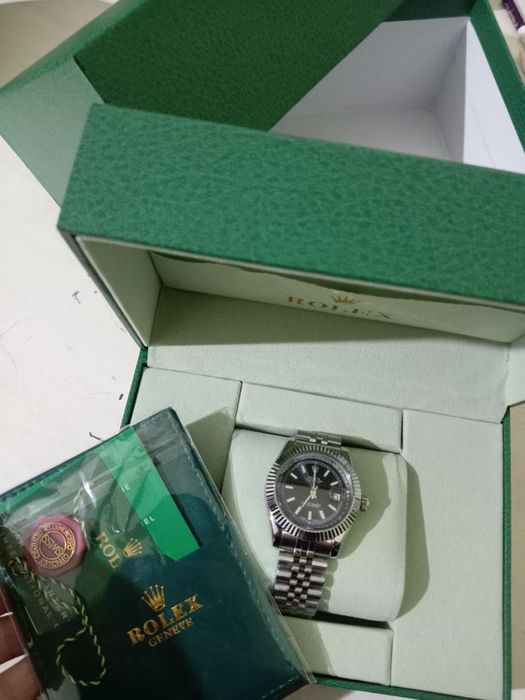 Rolex.               K