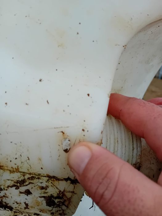 Vând butoi 1000 litri 150 lei fix