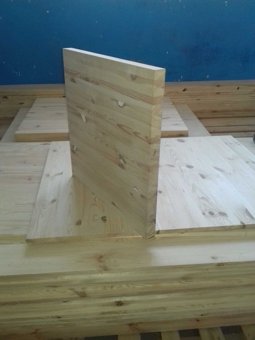 Producem blaturi (panouri) din lemn de pin cu lamela continua