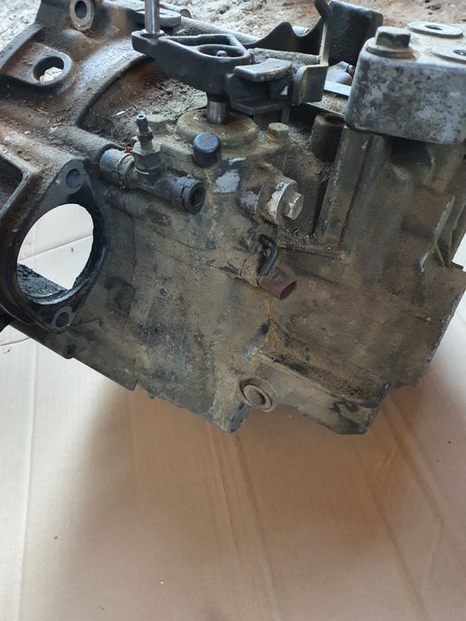 Cutie viteze manuala 6 trepte cod GNE vw touran 2.0