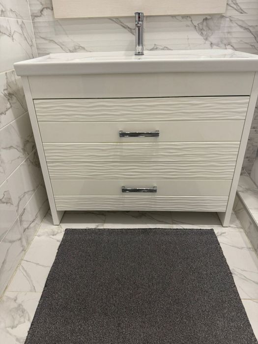 Продам раковину с тумбой