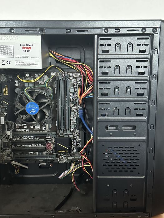 Vand carcasa pc cu Placa de baza GIGABYTE GA-B150M-D3H