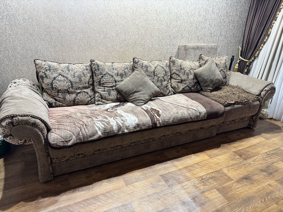 Продам большой класический диван