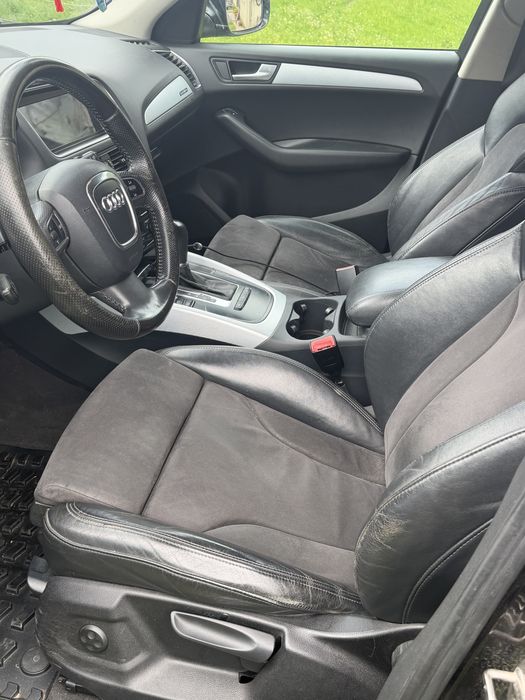 Vând sau schimb Audi Q5 quattro         Schimb cu masini mai noi pickup(l200,hilux,etc)sau Vw trasporter sau vito,etc.