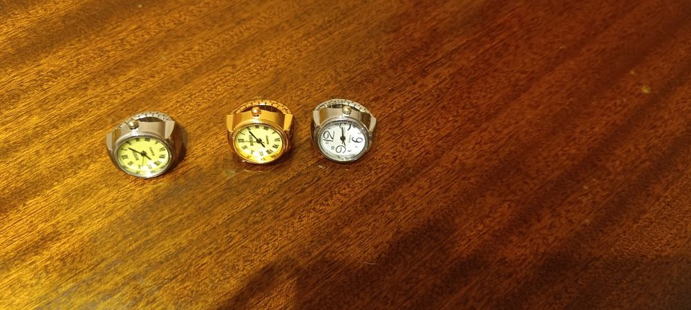 Пръстен часовник светещ