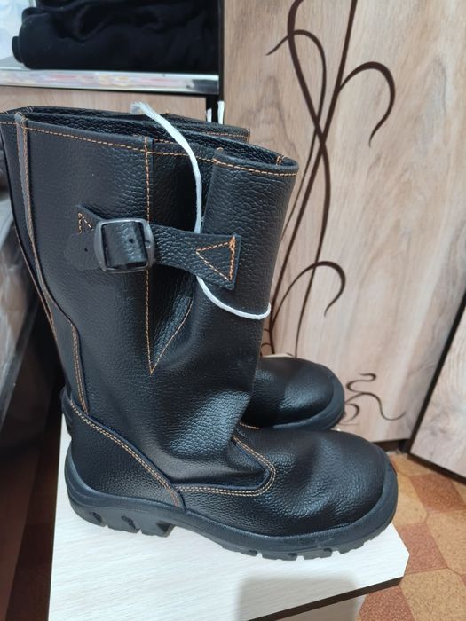 Продам сапоги рабочие новые