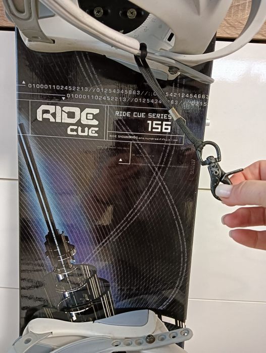 Vând placă de snowboard Ride