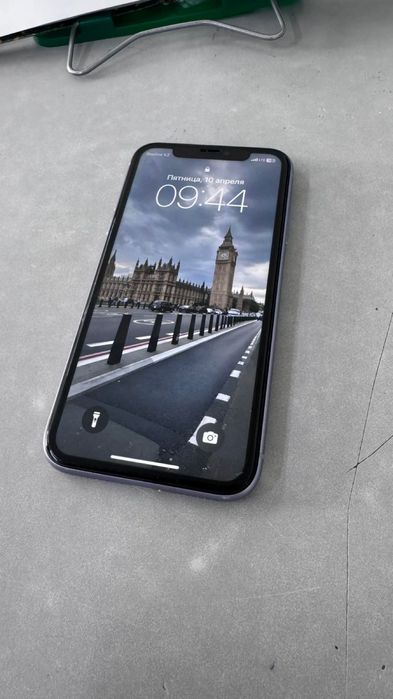 Телефон iPhone 11