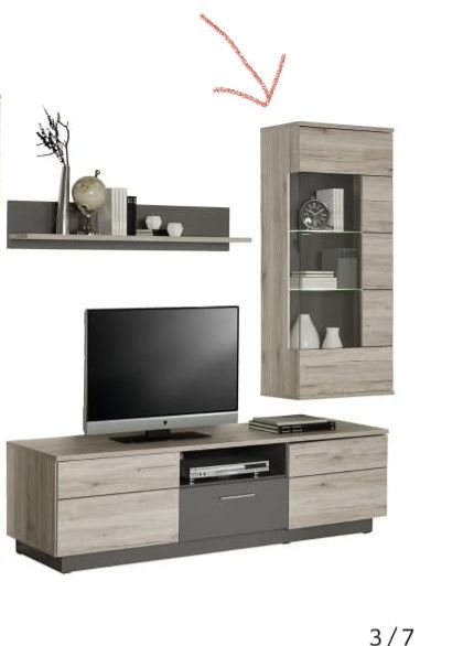 Corp vitrina suspendata