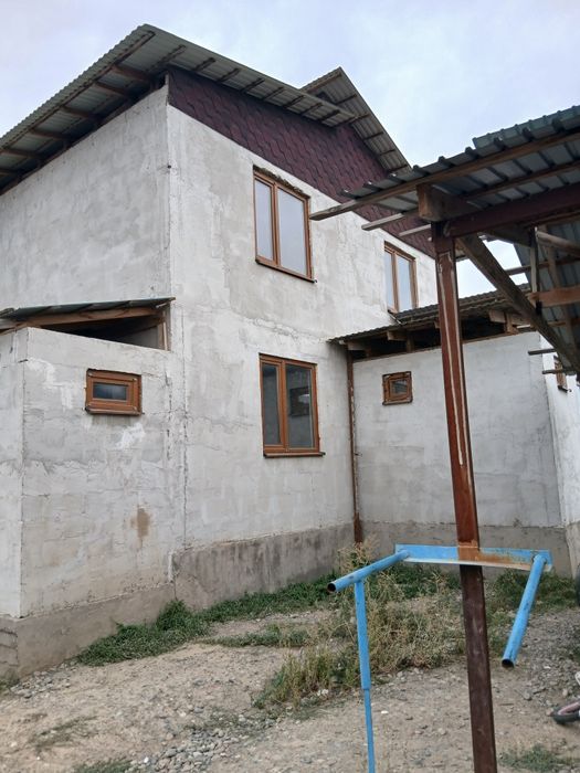 Продаеться недостроенный дом