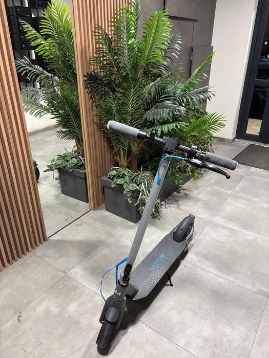 Vand 2 trotinete Motus Scooty 10 Gen 4 350W