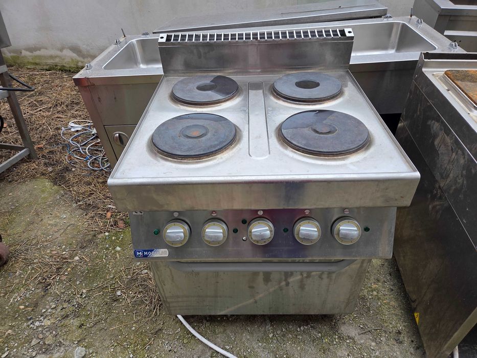Mașina gătit 4 ochiuri pe gaz sau curent, de.banc sau cu banc