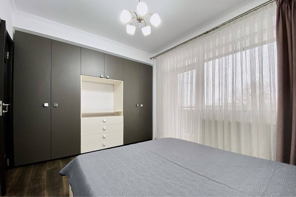 Apartament 3 camere de vanzare str Tineretului