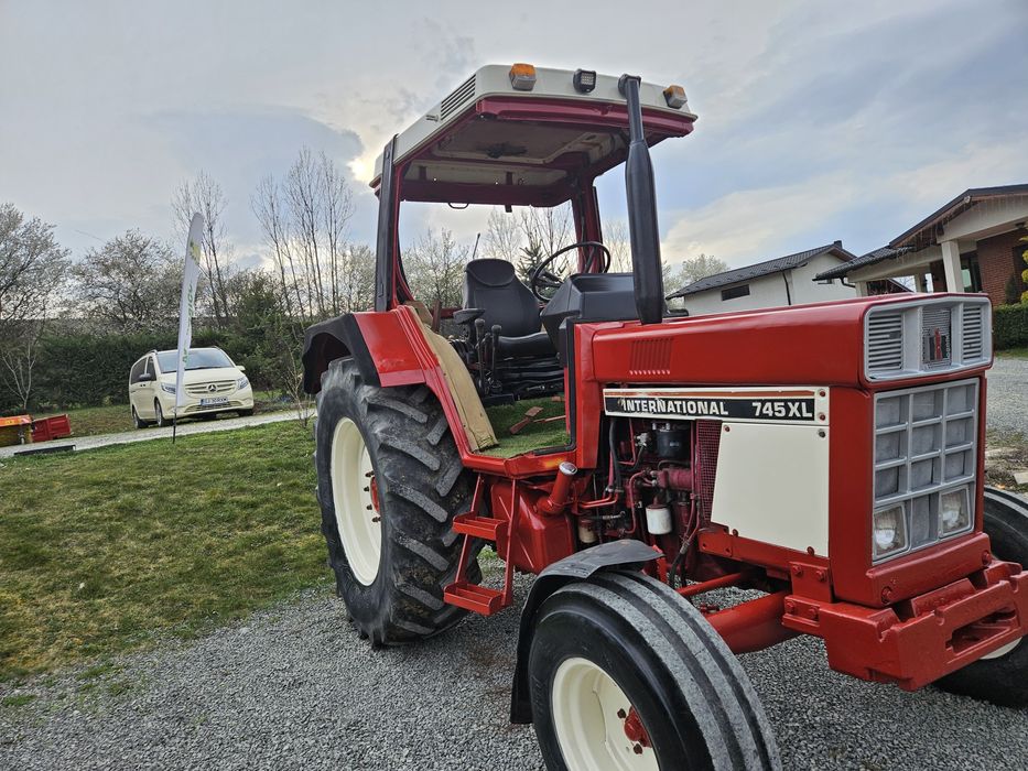 Tractor CASE International 745 XL