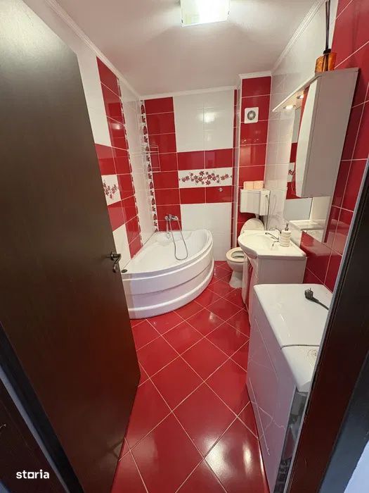 Apartament 3 camere de 55 mp plus 2 parcari  zona Terra Floresti