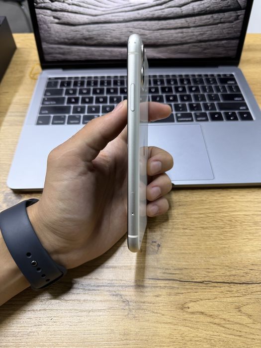 Iphone 11 ozi holati rasimda 64 tali 68%
