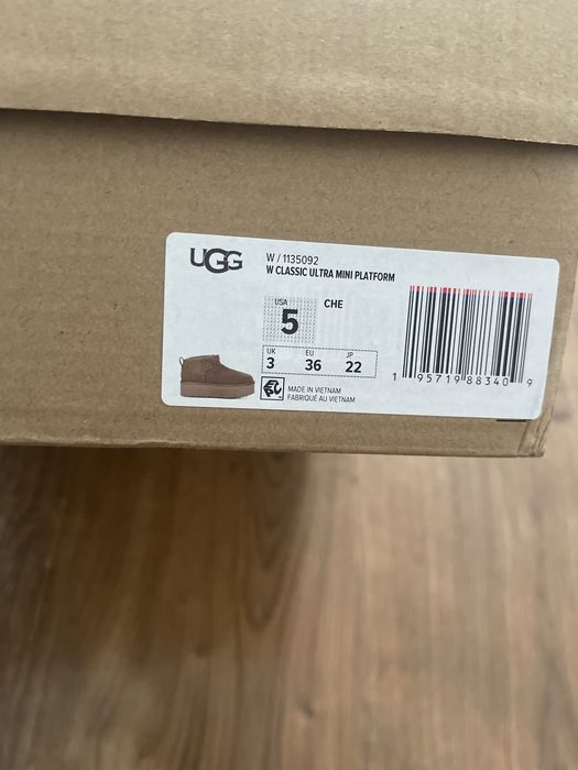 Ugg platform mini 36