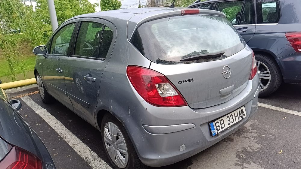Vând Opel Corsa.