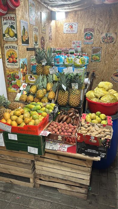 Afacere la cheie - APROZAR cu de toate, de la FRUCTE EXOTICE la MURATURI