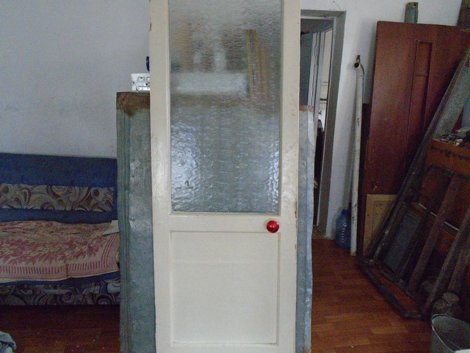 продам двери деревянные межкомнатные