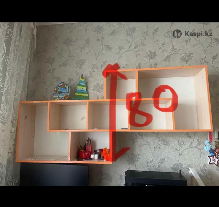 Детский стол и полки