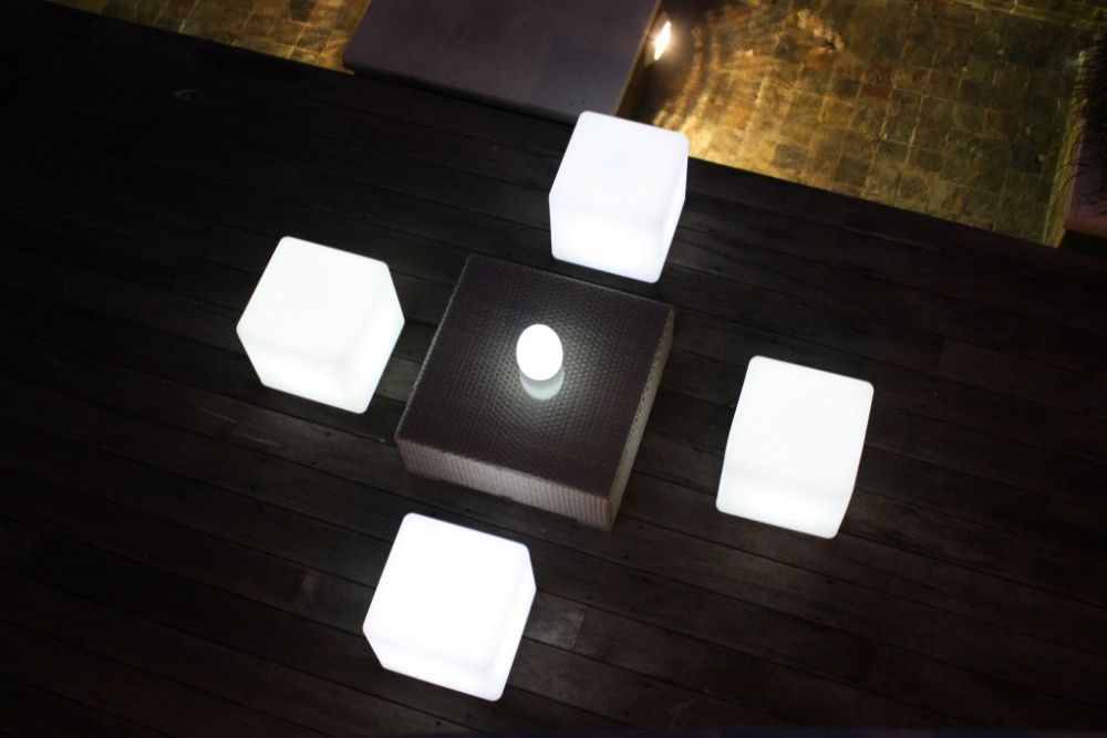 Cub luminos, Masuta cu LED rgbw pentru interior & Exterior, HoReCa