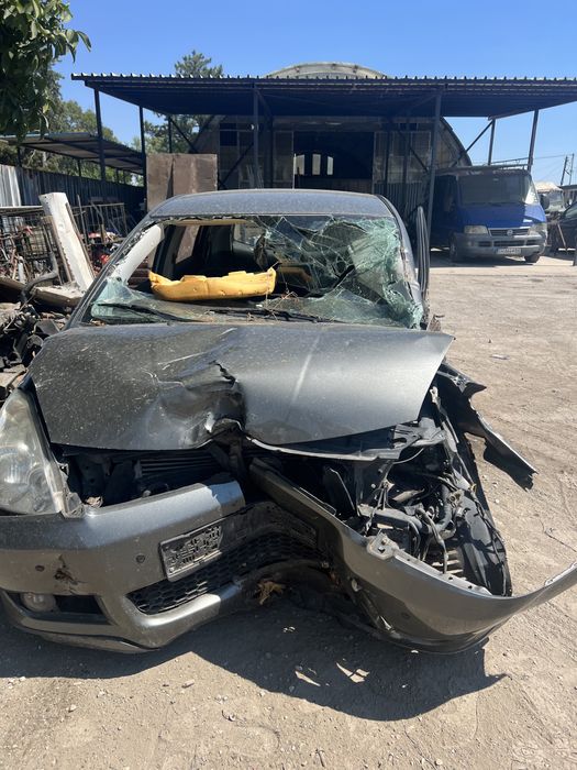 Toyota Corolla Verso НА ЧАСТИ