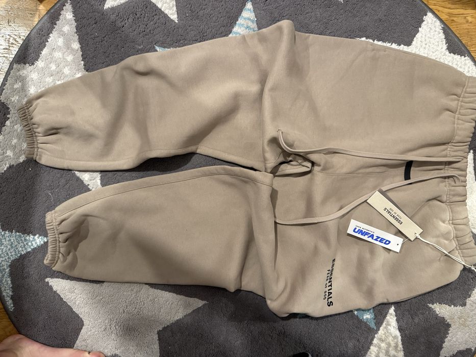 pantaloni essentials foG desert sand