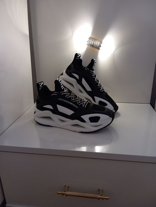 Adidași de damă,  Emporio Armani.