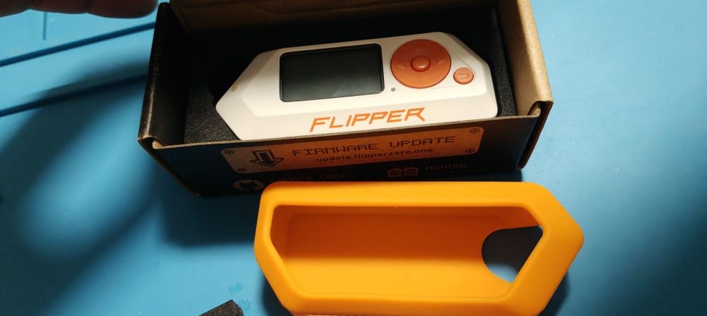 Flipper Zero +husa silicon+ WiFi Dev Board – ca nou