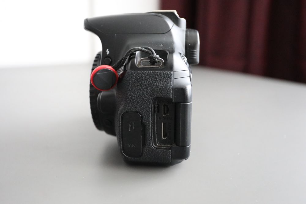 Canon EOS 650D + Sigma 10-20mm f/3.5 + Tamron 55-200 f/4-5.6 + Accesorii | Kit complet