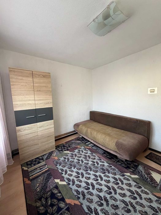 Inchiriez apartament