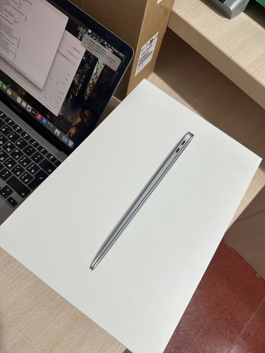 Продаю MacBook Air 2020