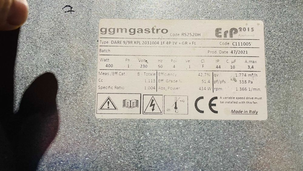 Ventilator centrifugal pentru hote de perete, nou, debit maxim 2500 mc/h.