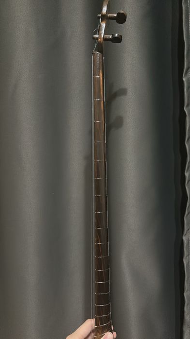 Добыра, в отличном состоянии(имеется чехол)