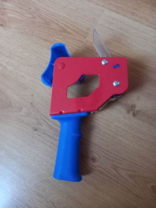 Пистолет за тиксо