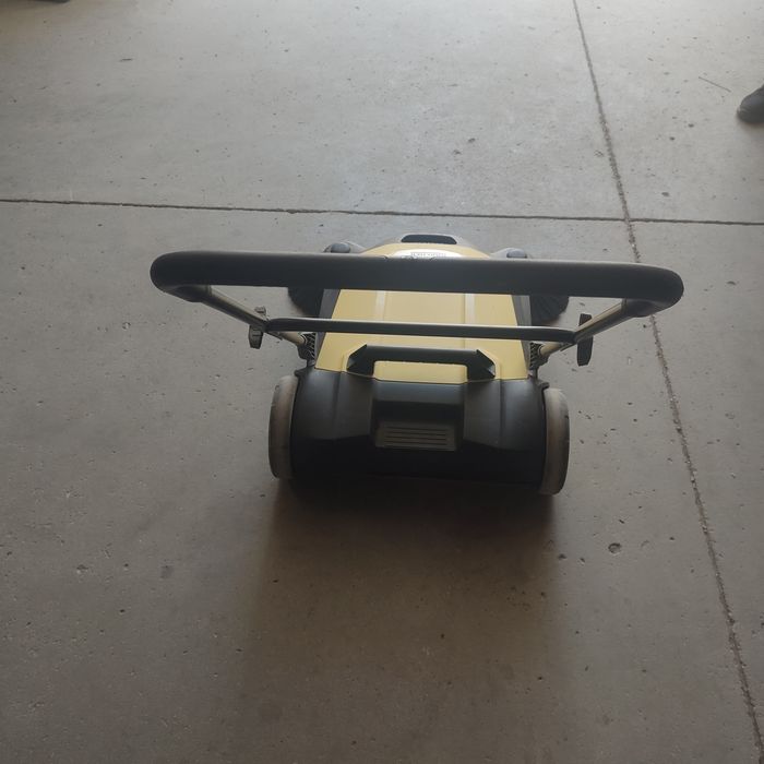 Mașină de măturat manuală Karcher S4 Twin, 20 l recipient, 680 mm latime lucru