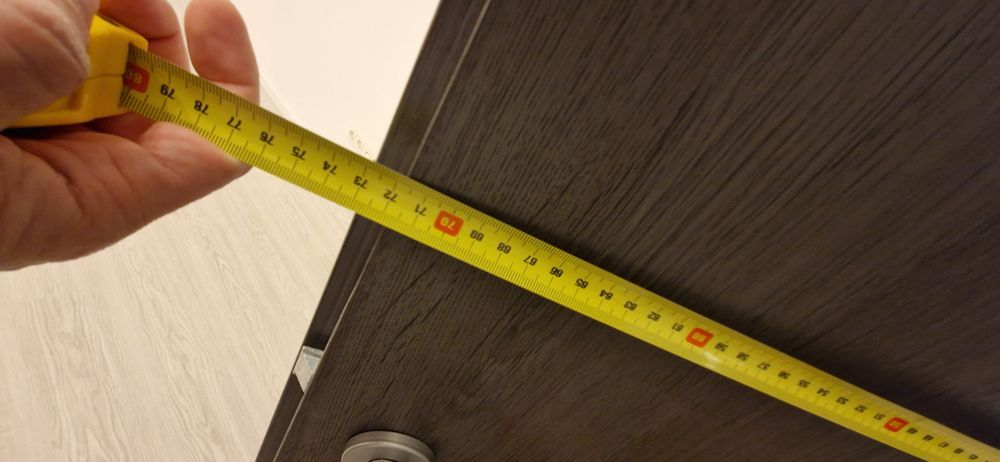 Usa de baie cu toc gri, noua