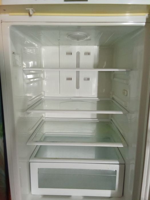 Холодильник Samsung