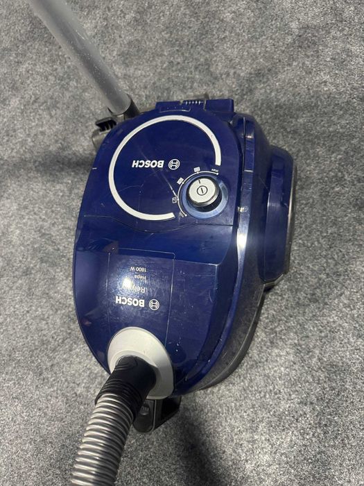 Продаётся пылесос Bosch, мощность 1800 W (на запчасти/восстановление)