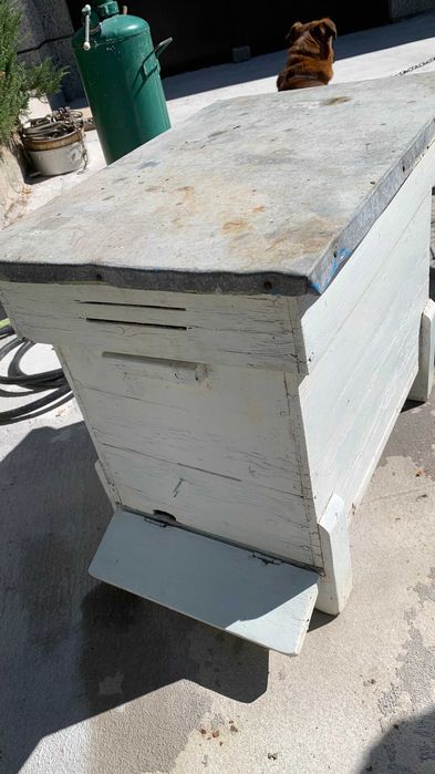 Пчелен кошер седем рамков