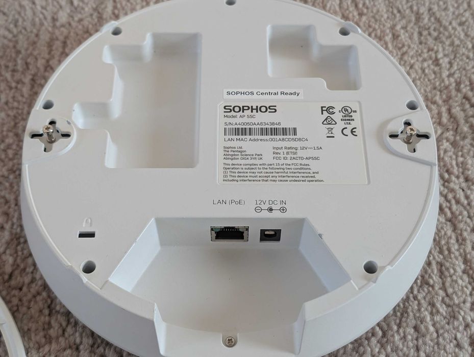 Router wireless Linksys Velop de tip Mesh si Sophos AP-55C