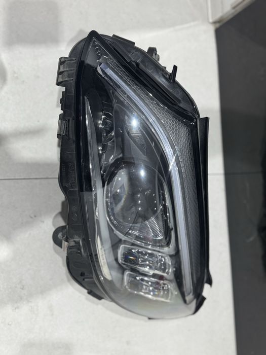 Faruri Mercedes C w205 facelift lci