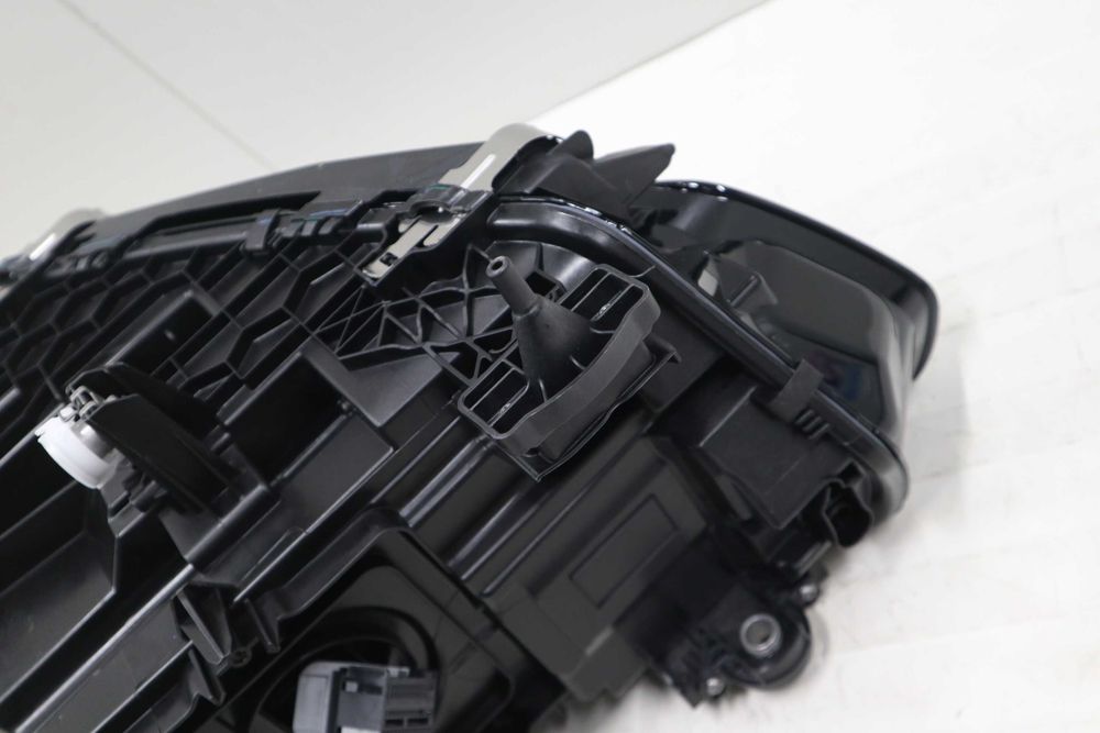 Десен фар БМВ Г05 Г06 BMW G05 G06 Лед Щатски