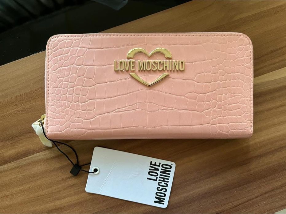 Нови маркови портмонета,,Love Moschino