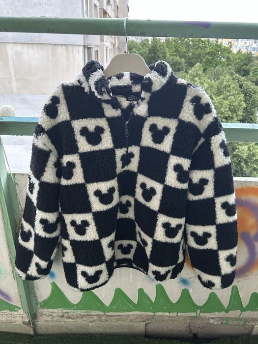 Детски суичър на disney