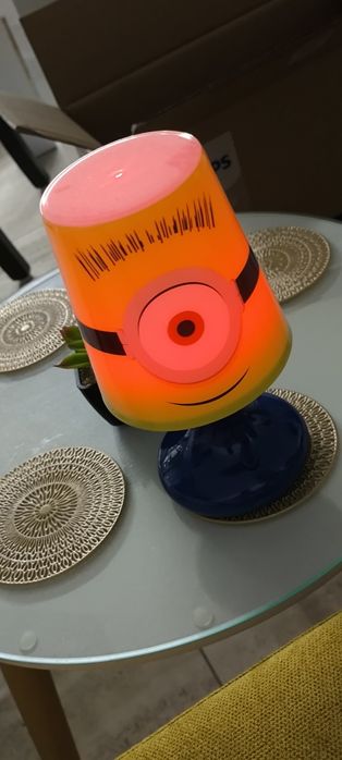 Vând Lampa Minions