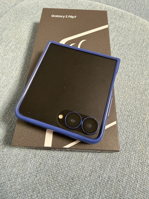 Samsung Galaxy Z Flip 7 12/512 ,неразличим от нов