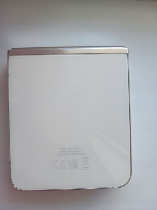 Samsung z flip 5 за ремонт
